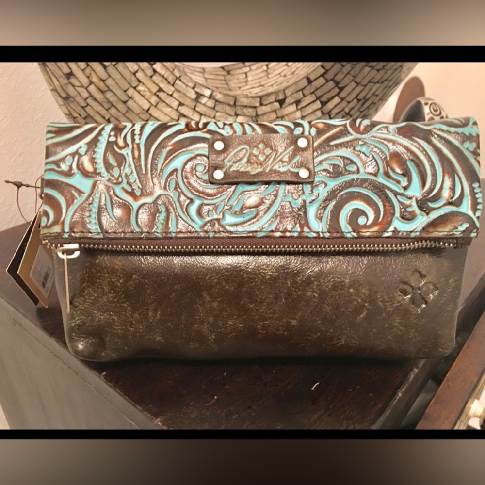 Patricia Nash NWT folding clutch. Comes with gift